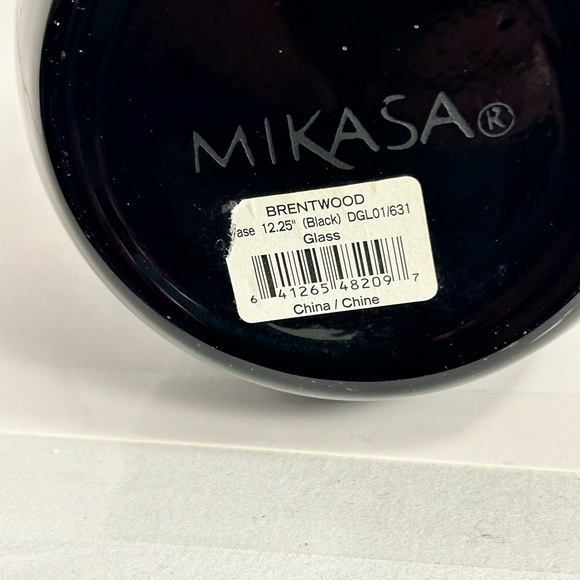 Mikasa Brentwood black glass vase - Picture 5 of 9